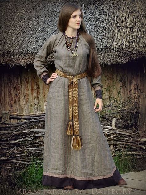 Viking Women | Norse clothing, Medieval clothing, Viking garb
