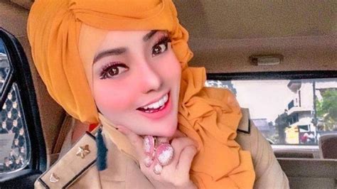 Sosok Viral PNS Dandan Barbie Riasan Dikritik Berlebihan Ada