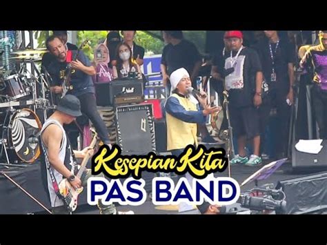 Pas Band Kesepian Kita Live Di Mandiri Karnaval Istora Senayan