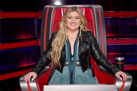 What Kelly Clarkson Wore For The Voice Playoffs Nbc Insider