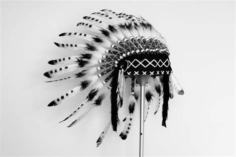 X08 Indian White And Black Feather Headdress Native American Style W