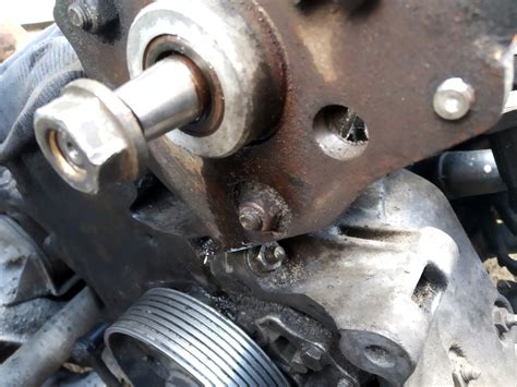 потек сальник вала ТНВД — Volkswagen Passat Variant (B3), 1,9 л, 1993 ...