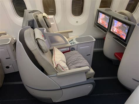 Review: Royal Jordanian 787 Business Class - Live and Let's Fly