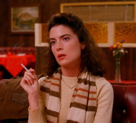 Lara Flynn Boyle as Donna Hayward TWIN PEAKS... : moviesycho