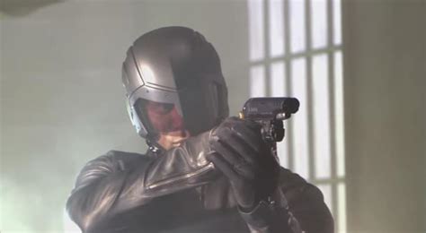 Preview Shows Off New Diggle Helmet In New ‘Arrow’ Season - Heroic Hollywood