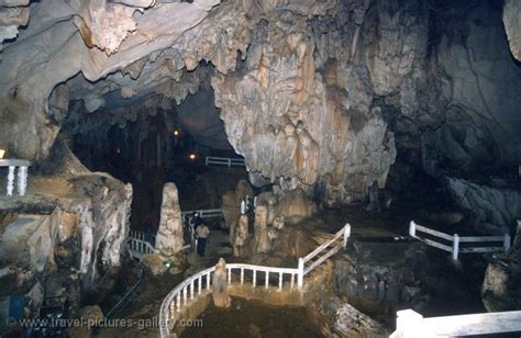 Pictures of Laos - Vang Vieng-0042 - limestone formations in Tham Jang cave