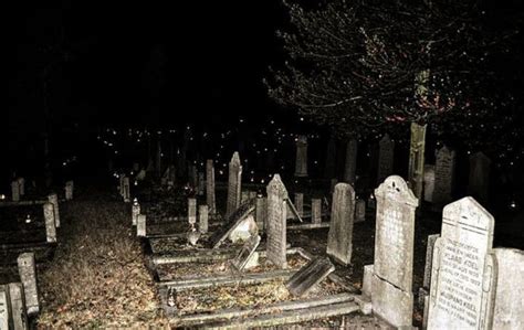 Pin en cemeteries | Imagenes de terror, Arte oscuro, Arte