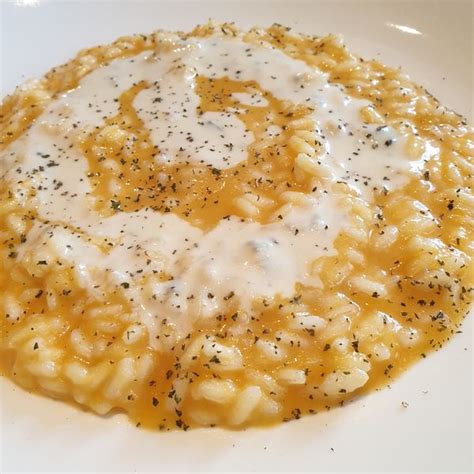 Risotto Alla Zucca Gialla E Zenzero Con Crema Di Gorgonzola E