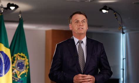 Bolsonaro inclui academias de ginástica e salões entre serviços