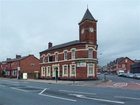 The Hop Pole Oldham Road © Alexander P Kapp Geograph Britain