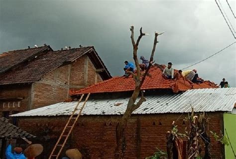 Seratusan Rumah Di Jepara Tersapu Puting Beliung Begini Kondisinya