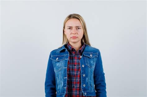 Jeune Femme Blonde Charmante Isol E Photo Gratuite