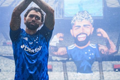 Cruzeiro Apresenta Gabigol E Outros Refor Os Em Mineir O Lotado Clube