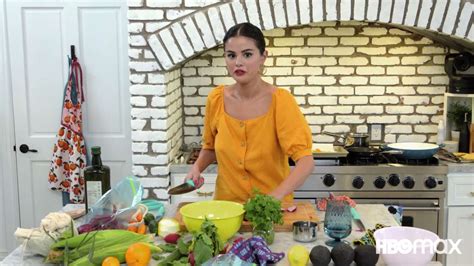 Selena Gomez gets schooled in the kitchen in Selena + Chef first ...