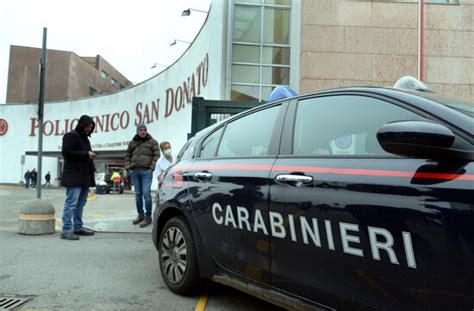 Milano Medico Aggredito Con Un Machete Nel Parcheggio Del Policlinico