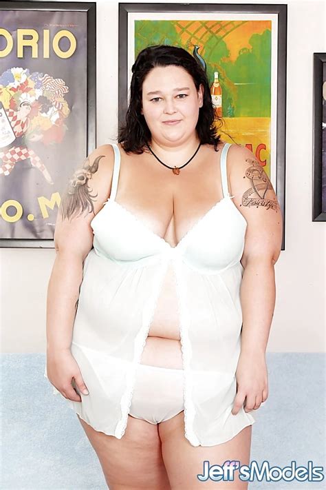 Thick And Juicy BBW Valhalla Lee Rides A Fucking Machine 15 Nude Pics XHamster