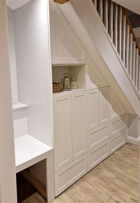 Build Diy Staircase Shelving Ideas