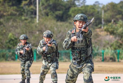 武警防城港支队：聚焦实战掀起冬季大练兵热潮 军事 中国网