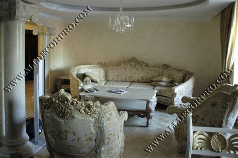 Декоративная штукатурка с эффектом выветренного камня в интерьере