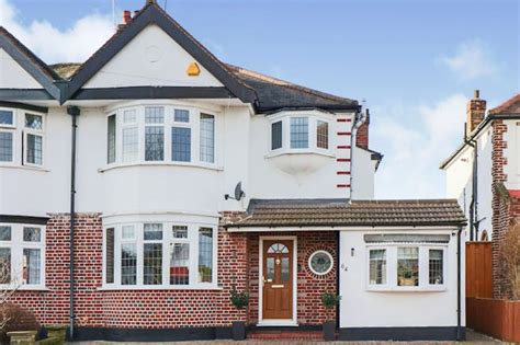 3 Bedroom Semi Detached House For Sale In Roslyn Gardens Gidea Park