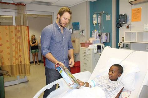 Chris Pratt Recrea La Famosa Escena De Jurassic World En Un Hospital