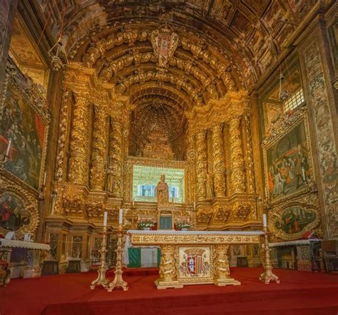 Altar Dourado Da Rainha Igreja Isabel No Mosteiro De Santa Claraanova