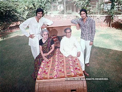 Teji Bachchan Family Pics | Veethi