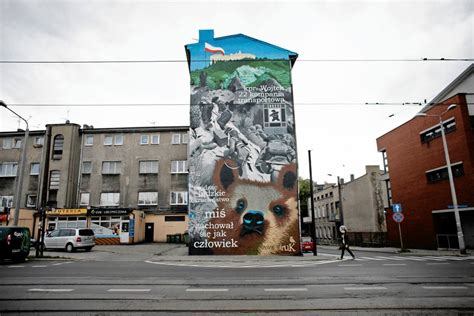 Mi Wojtek Zerka Ze Ciany Historyczny Mural W Pabianicach Zdj Cie Nr