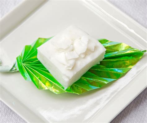 Haupia (Hawaiian Coconut Pudding)