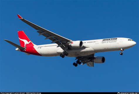 VH QPF Qantas Airbus A330 303 Photo By Lance C Broad YBBN Spotters