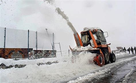 Kashmir Snowfall Live Updates: No Power In Valley, Hospitals Affected ...