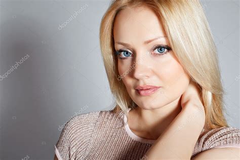 Cute Blonde Girl Blue Eyes Stock Photo Chica Chica 7027553