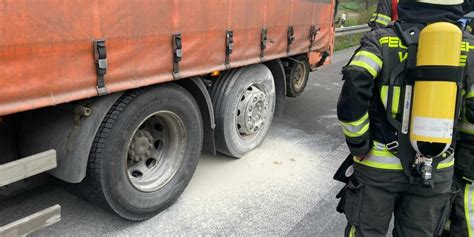 Brennender Lastwagen Auf A1 Bei Werne Feuerwehr Eilte Zum Einsatz Auf