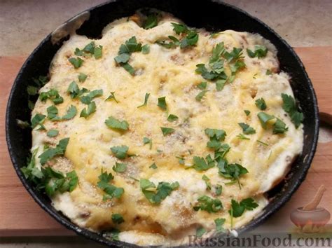 Рецепт: Карась, запеченный в сметанном соусе на RussianFood.com