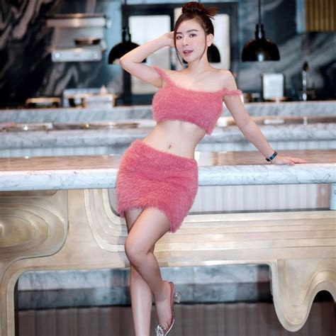 Sắc vóc quyến rũ của hot girl gợi cảm Hà thành