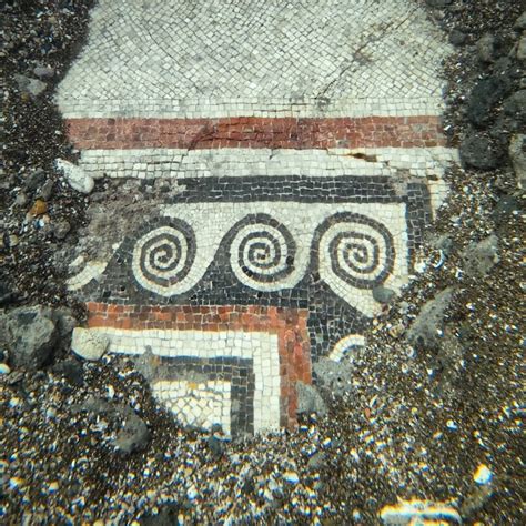 Baia Al Parco Sommerso Ri Scoperto Un Mosaico Del Portus Julius Con