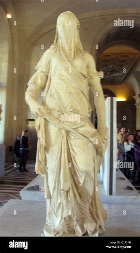 Sculpture Dune Dame Voilée Par Le Sculpteur Antonio Corradini