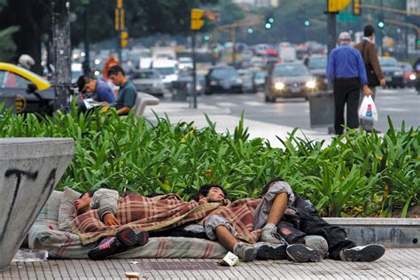 La pobreza en Argentina alcanza su nivel más alto en 18 años Enfoque