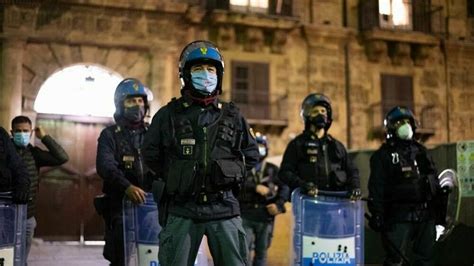 In Piazza Contro Il Dpcm Proteste A Palermo