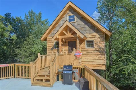 Tennessee Treehouse Bedroom Cabin With Hot Tub Near Gatlinburg