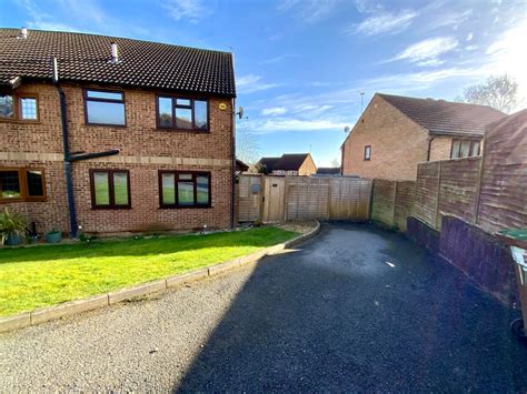 2 Bed Terraced House For Sale In St Anthonys Close Daventry Nn11 Zoopla