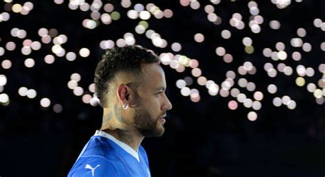 Apresenta O De Neymar No Al Hilal Tem Festa Da Torcida Veja Fotos