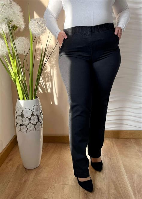 Czarne jeansowe spodnie Jovita z prostą nogawką PLUS SIZE XXL Moda Size