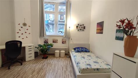 Sch Nes M Bliertes Zimmer In Er Sanierter Altbau Wg Mitten In Der