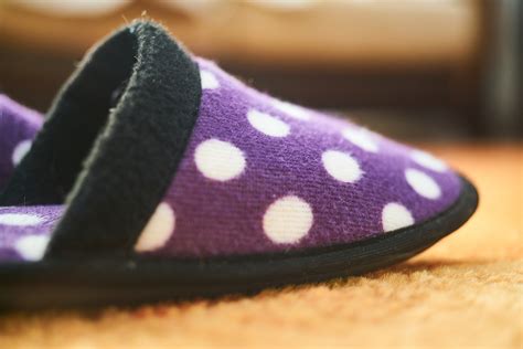 The 5 Best Slippers for Plantar Fasciitis (with Arch Support ...