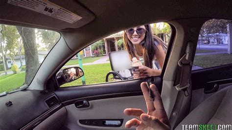 Heißer Teenager london lynn macht es für Bargeld Porno Bilder Sex Fotos XXX Bilder 3639268