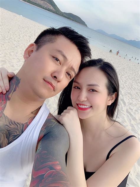 Nhan sắc vợ Tuấn Hưng ở tuổi quyến rũ nghẹt thở hiếm hoi mặc bikini táo bạo
