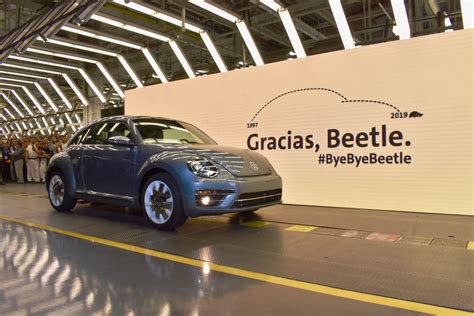 The Last Volkswagen Beetle Rolls Off The Assembly Line Digital Trends