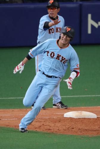 ＜中・巨＞7回2死一、三塁、坂本は勝ち越しの2点適時二塁打を放つ ― スポニチ Sponichi Annex 野球