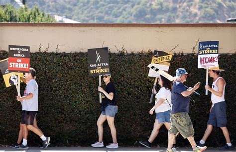 Hollywood Vuelve Producción De Cine Tras Meses De Huelga De Guionistas Continúa El Conflicto